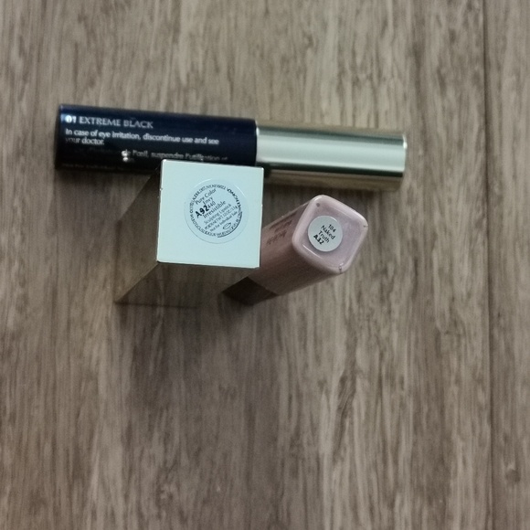 2 for $30 Estée Lauder makeup gift set - Picture 2 of 3